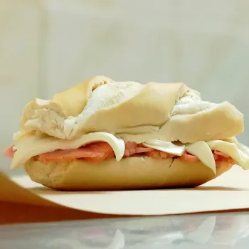 Imagen de Sandwich de jamón y queso simple