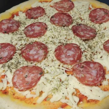 Imagen de Pizzas con Calabresa